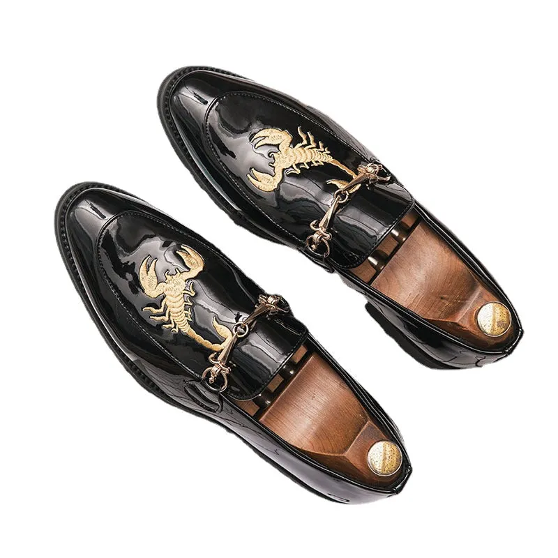 24 fall new tiger and scorpion embroidery single-shoe paint leather hairstylist trend bloke casual leather shoes tide