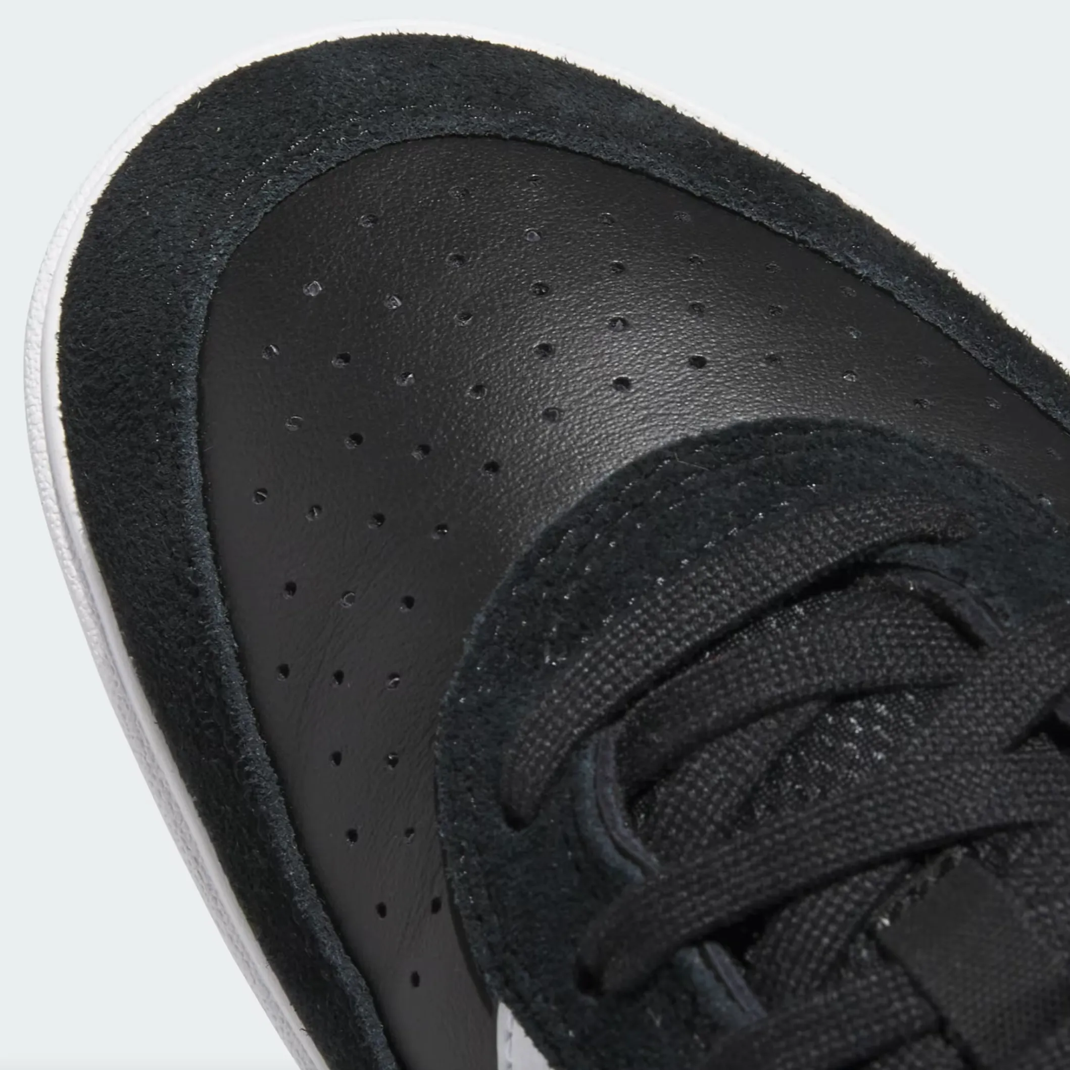 ADIDAS TYSHAWN 2 CORE BLACK / CLOUD WHITE / GUM