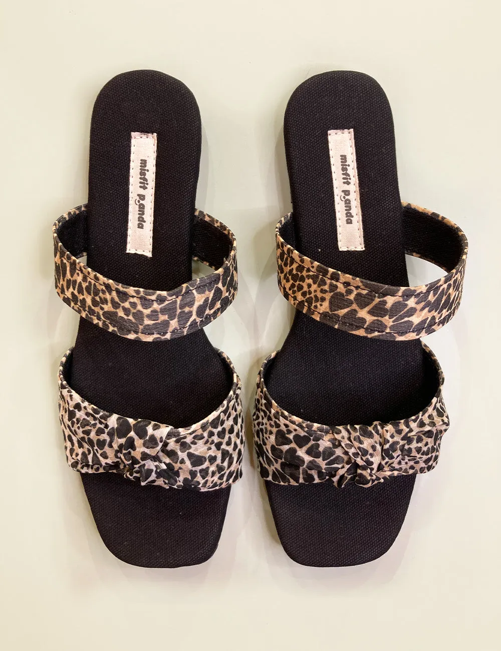 Bow flat sandal