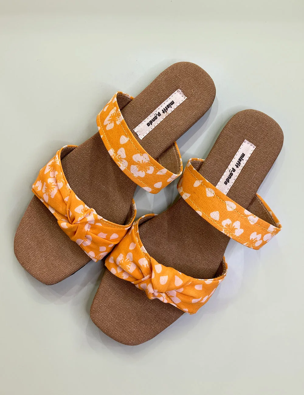 Bow flat sandal