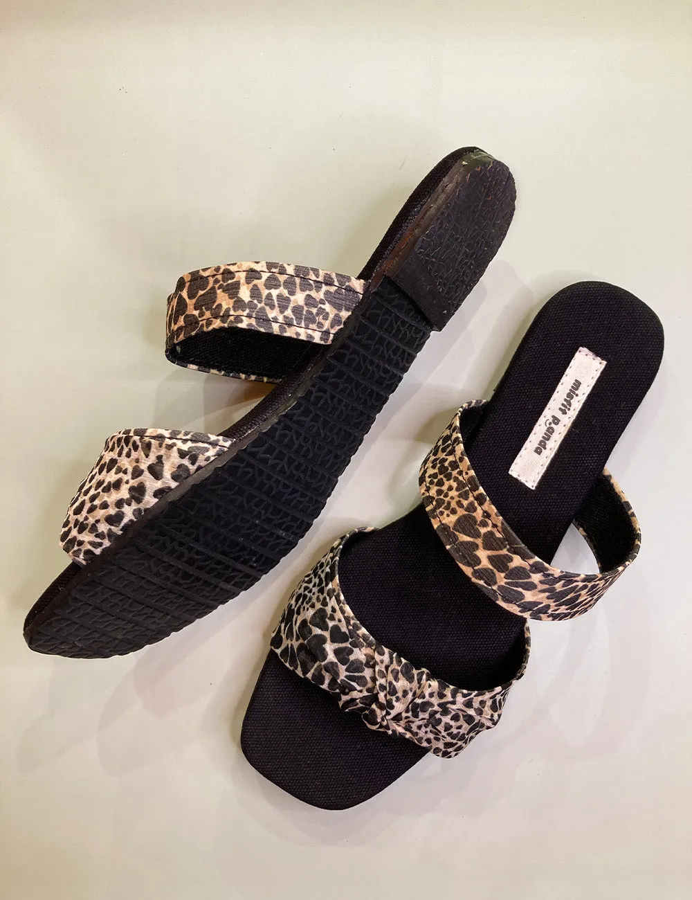 Bow flat sandal