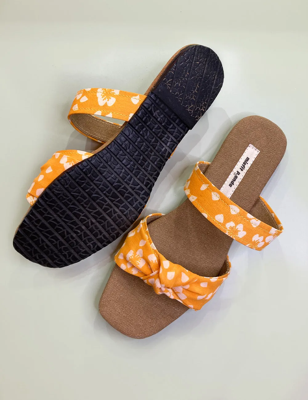 Bow flat sandal