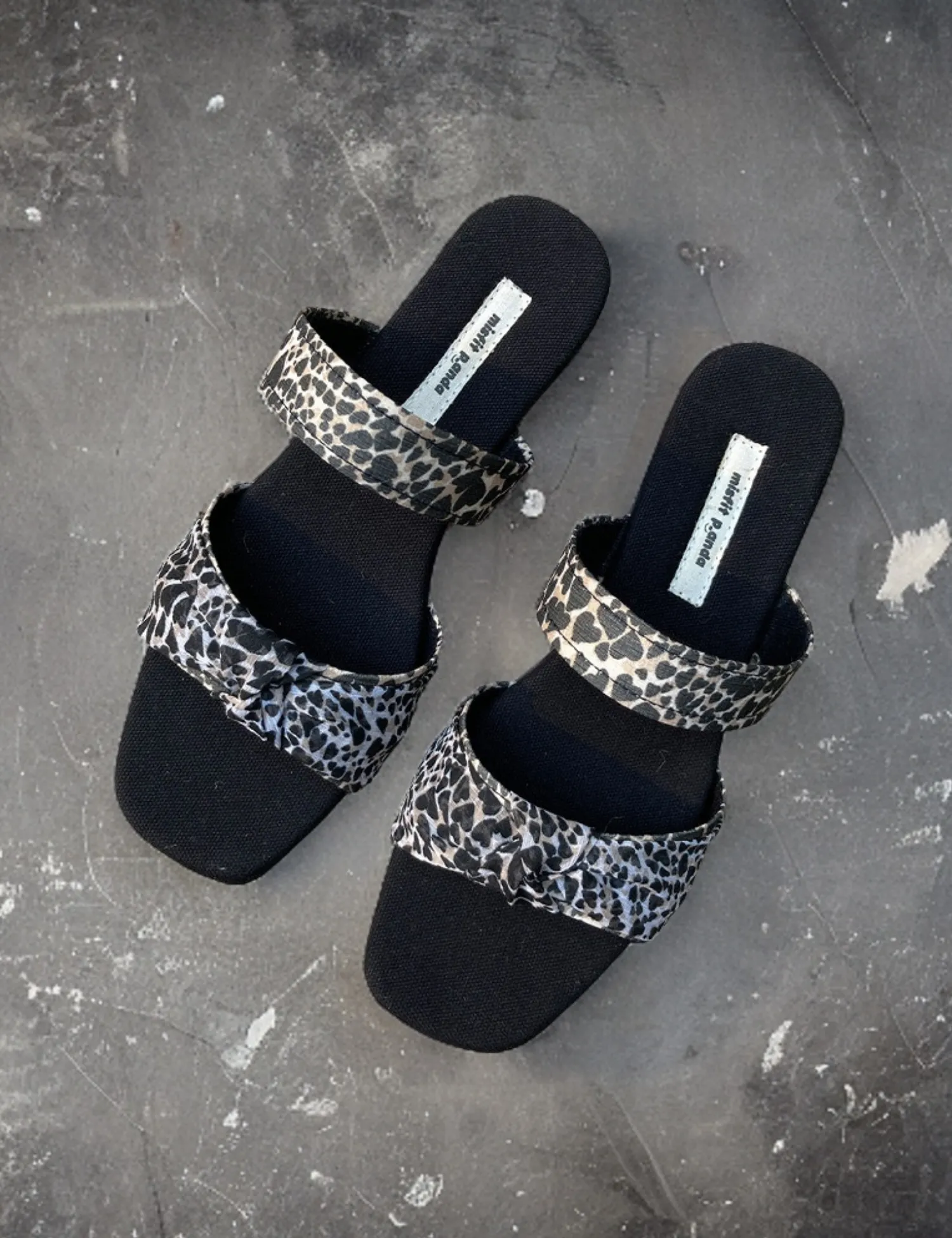 Bow flat sandal
