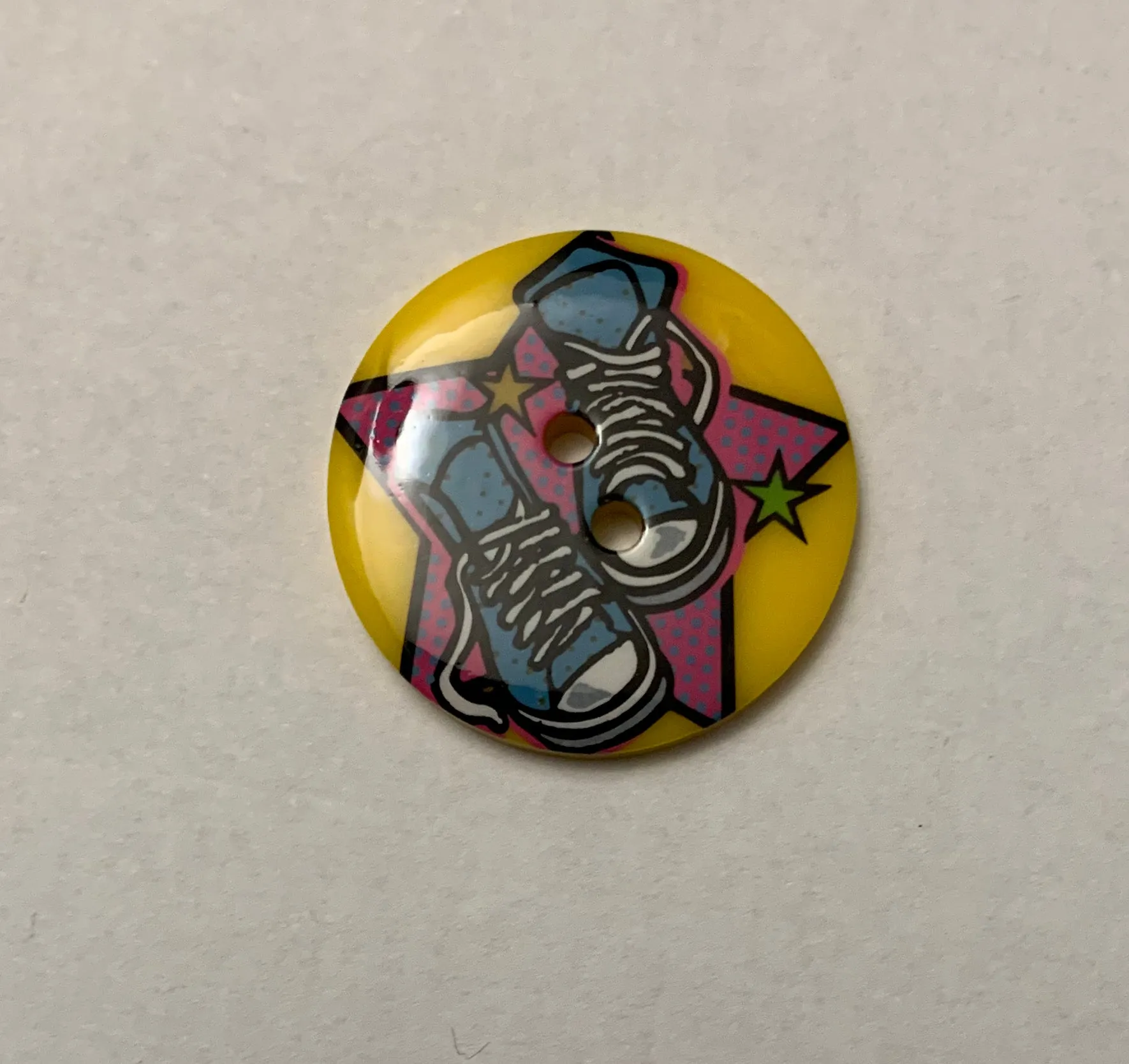 Comic Book Tennis Shoes & Star Plastic Button - 22mm / 7/8" - Made in France