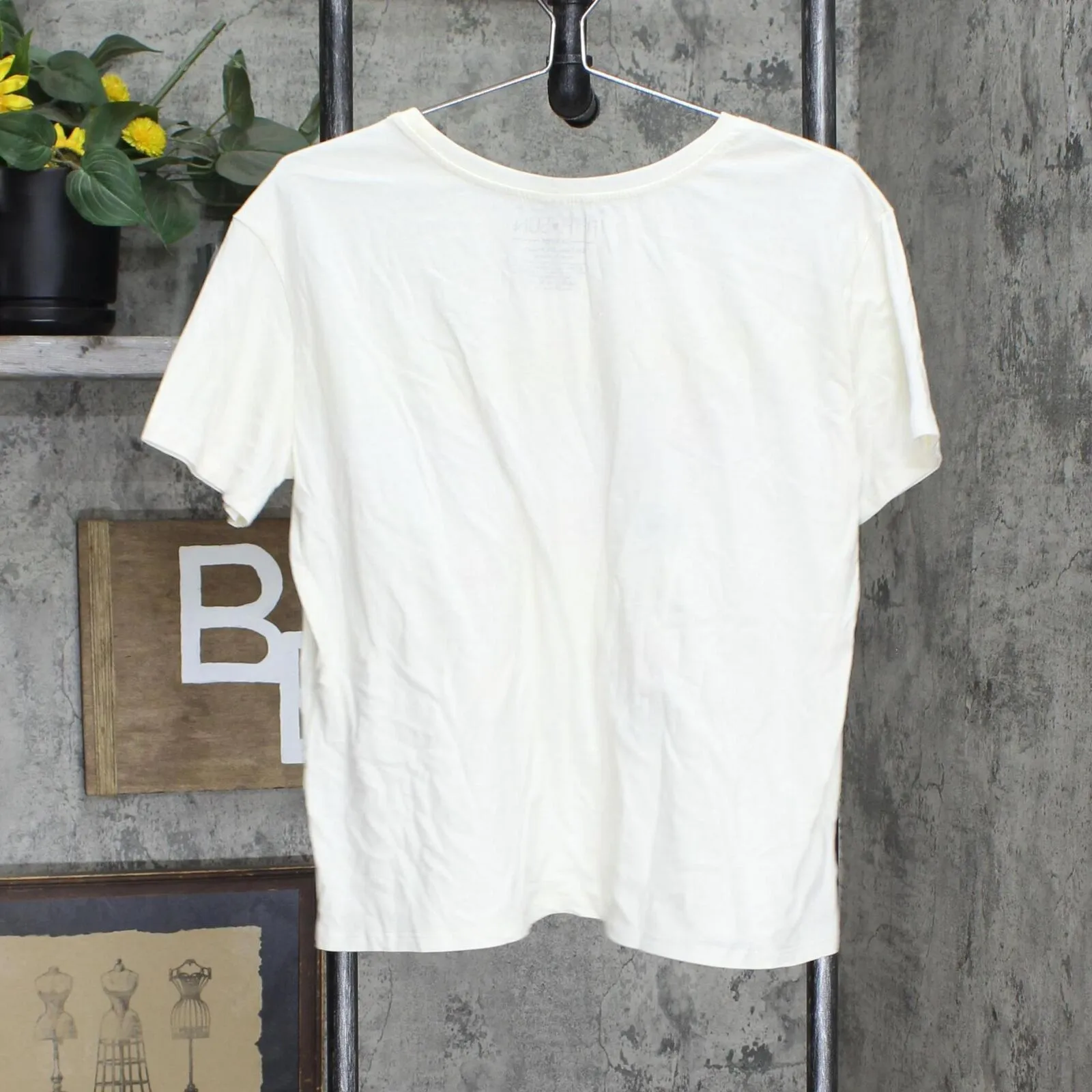 Fifth Sun Women's Botanical Flowers Short Sleeve Graphic T-Shirt VLIN3362