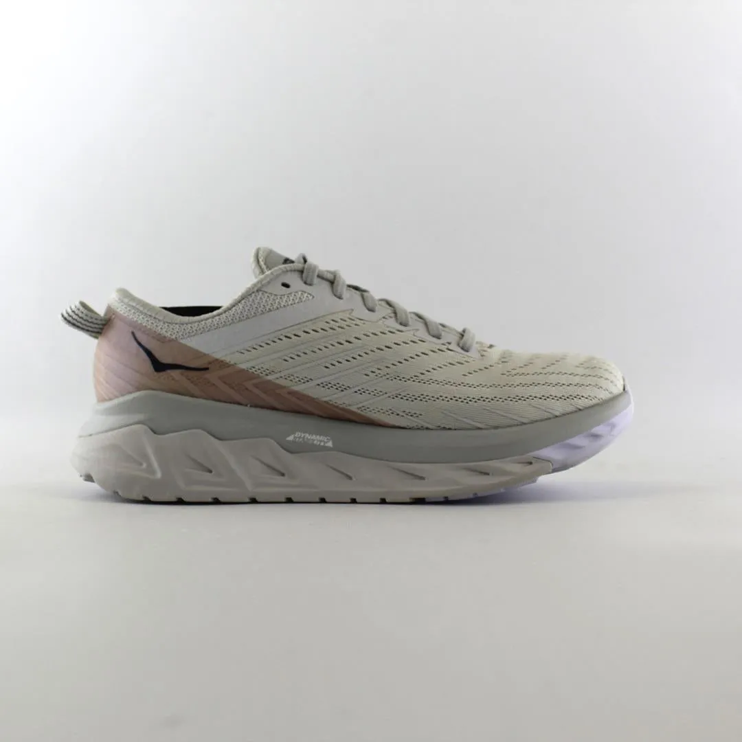 HOKA ONE ONE ARAHI 4