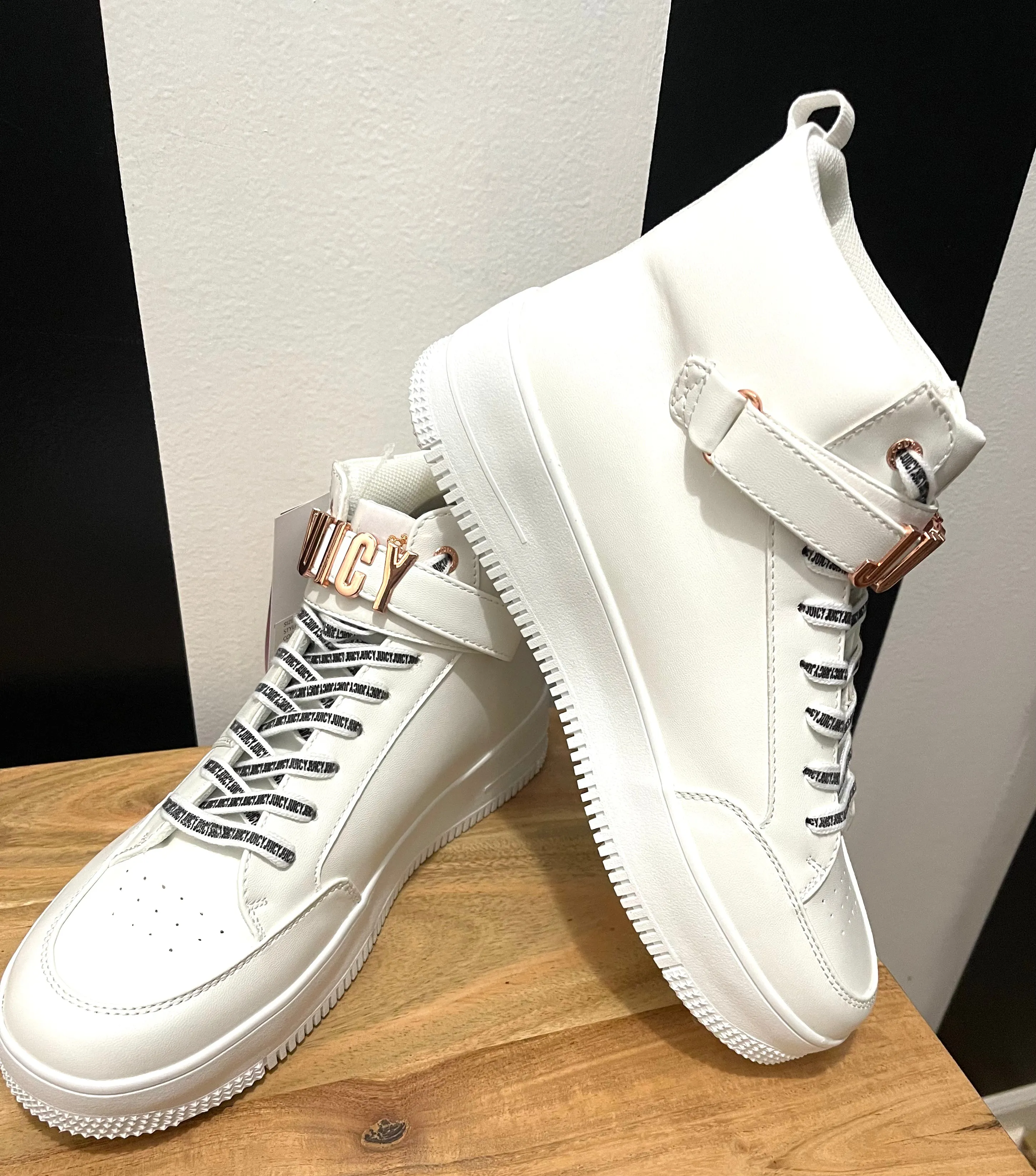 Juicy Couture Womens Sneakers- 11