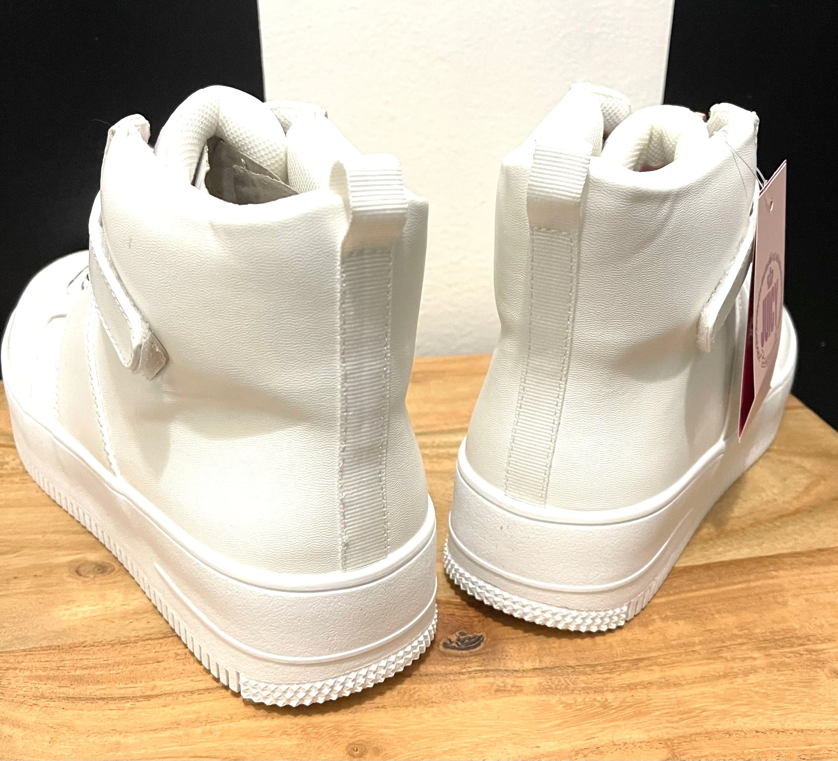 Juicy Couture Womens Sneakers- 11
