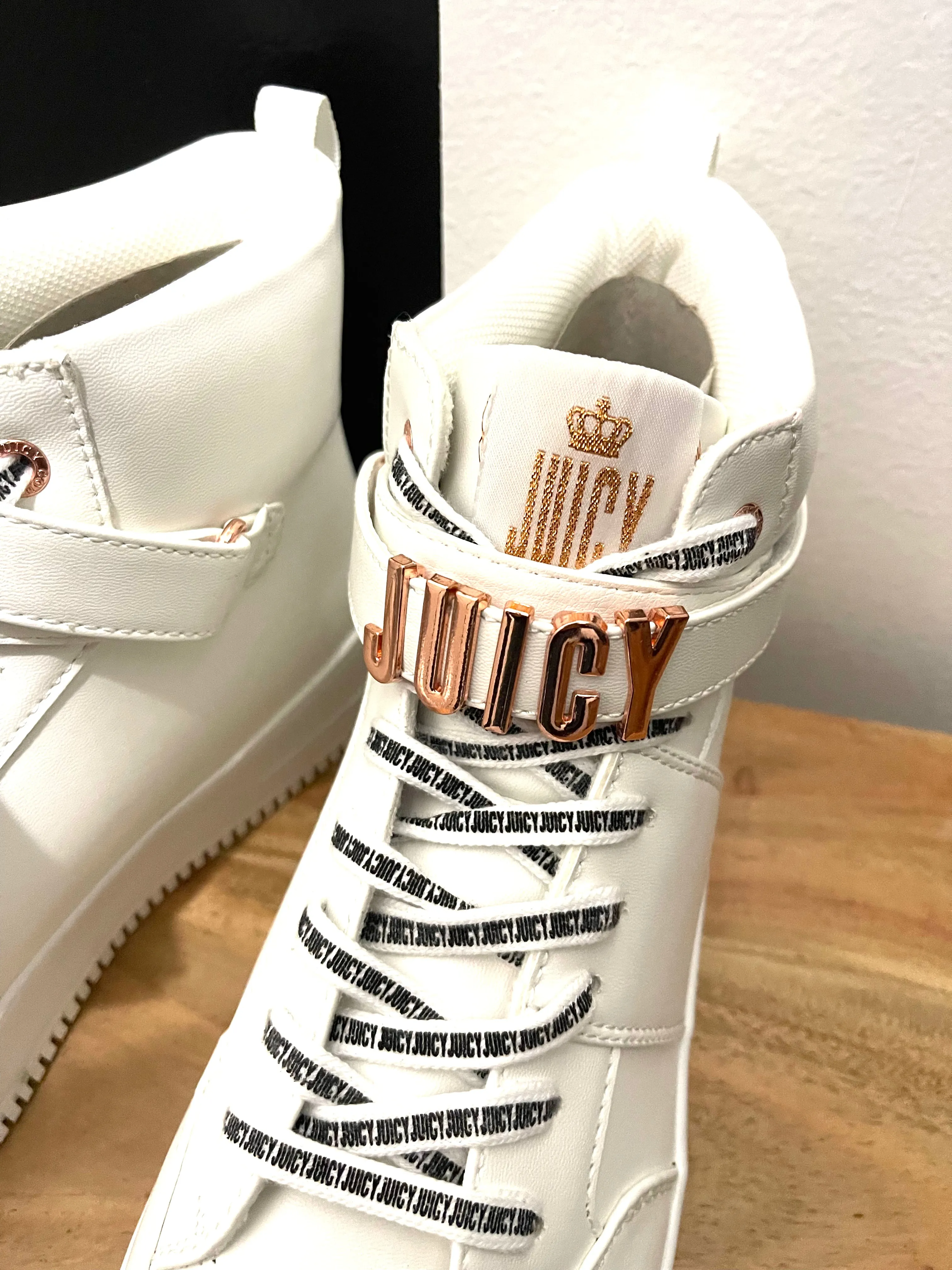 Juicy Couture Womens Sneakers- 11
