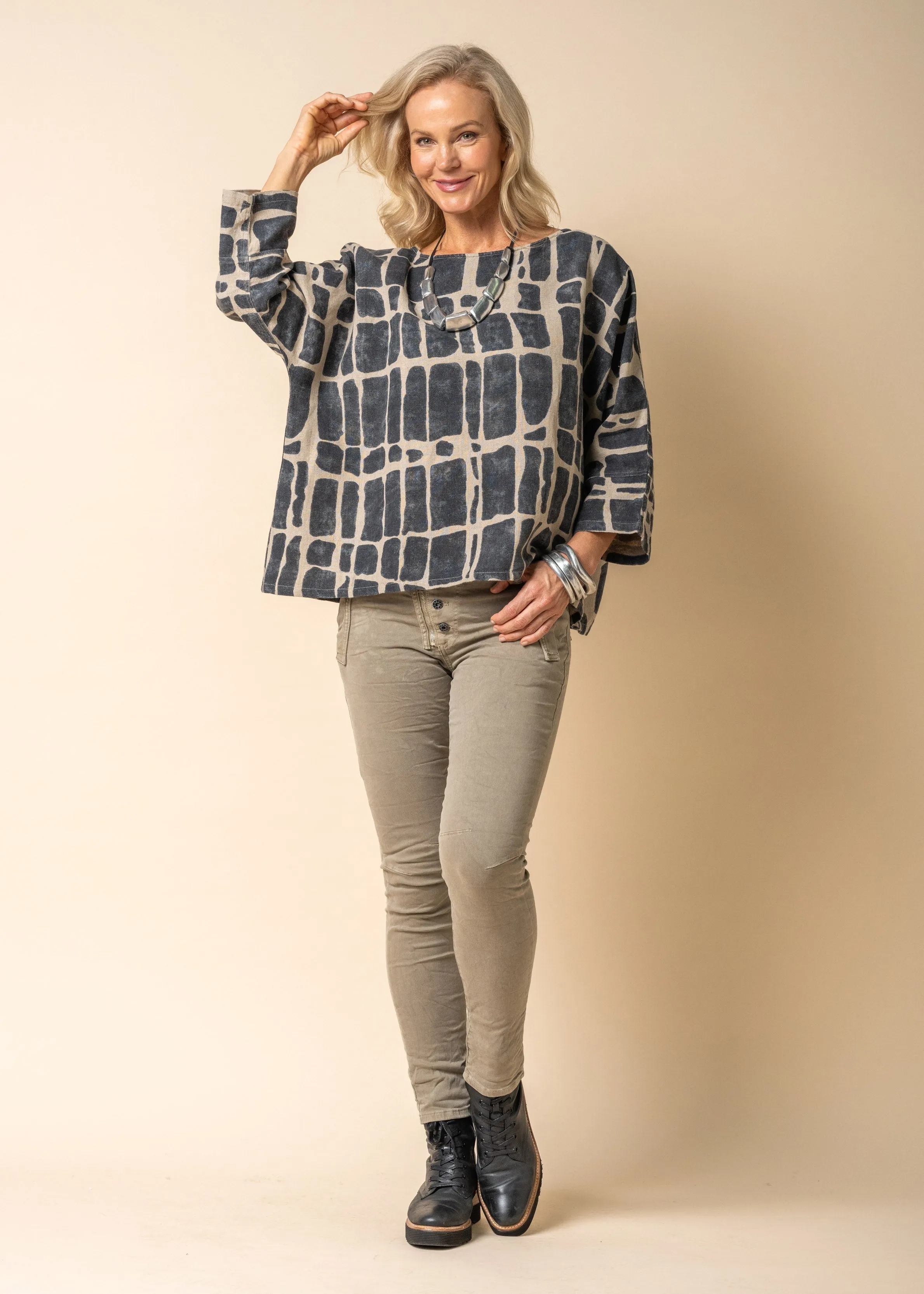 Klaus Linen Blend Top in Onyx