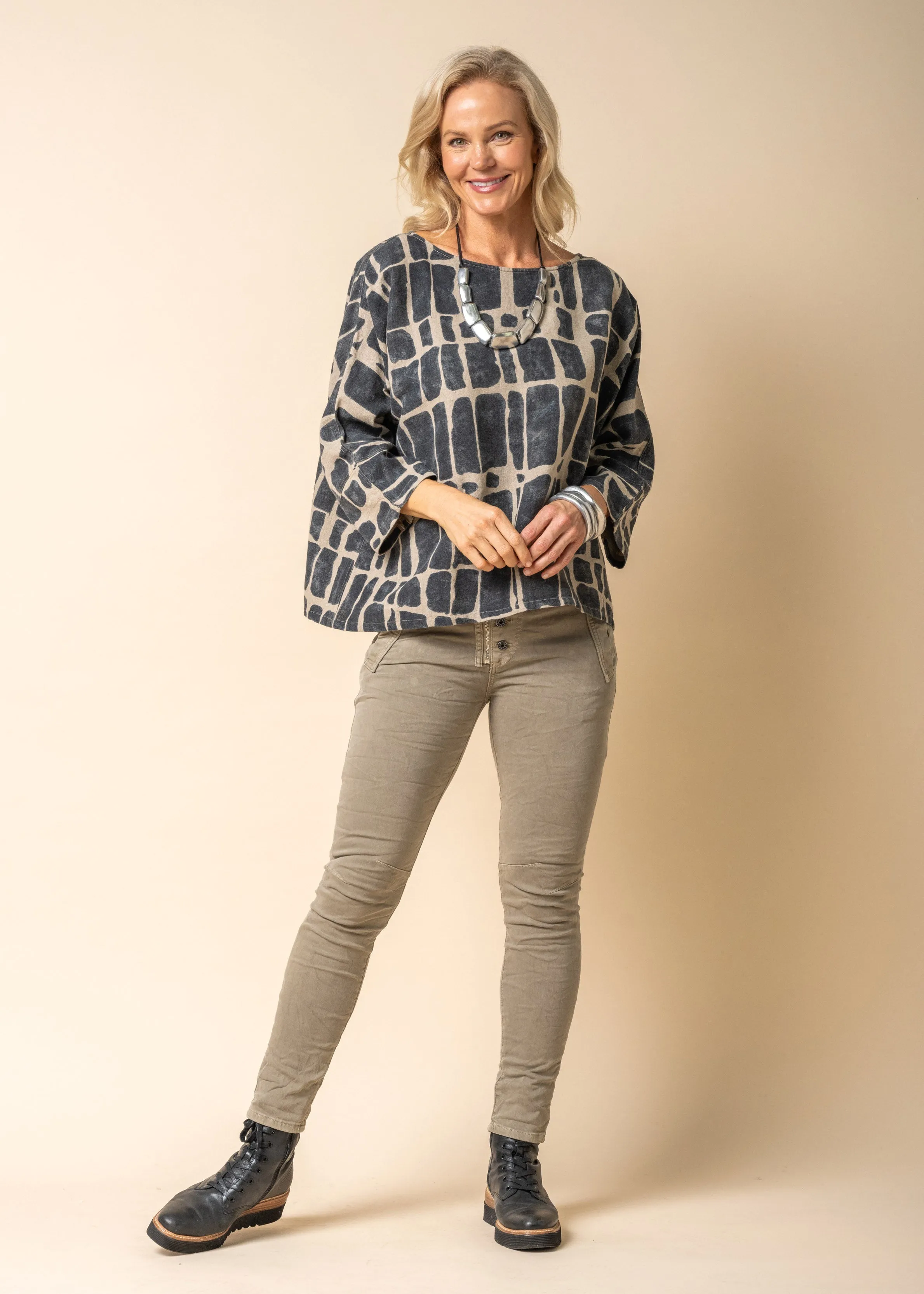Klaus Linen Blend Top in Onyx