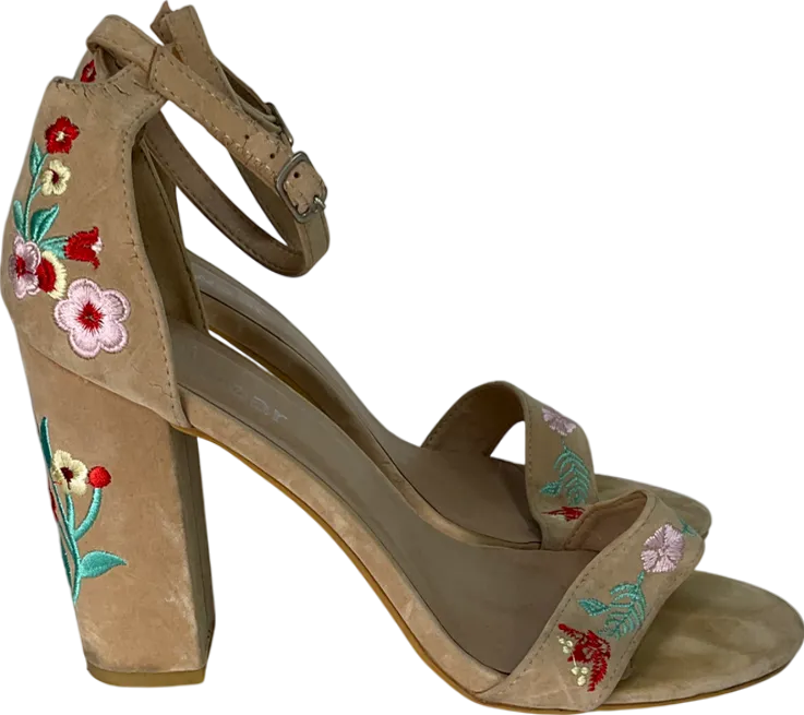 Koi Footwear Beige Floral Embroidered Block Heel UK 7 EU 40 👠