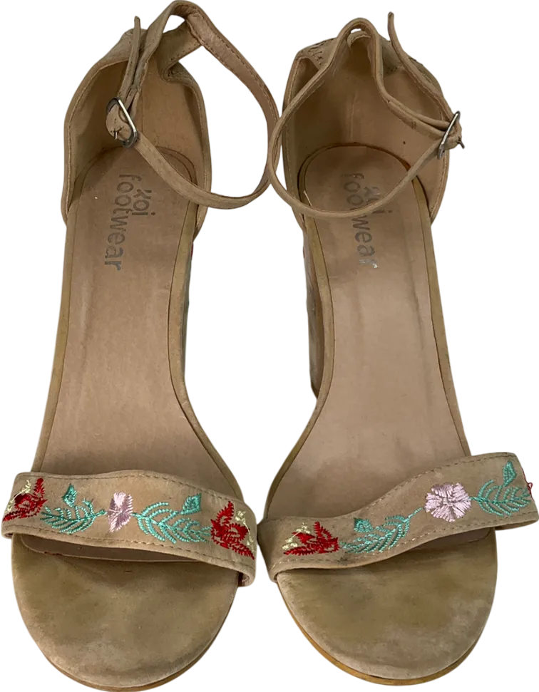 Koi Footwear Beige Floral Embroidered Block Heel UK 7 EU 40 👠