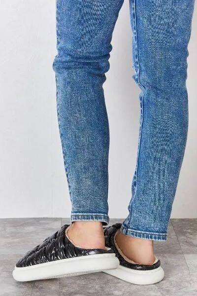 Melody Heavenly Feel Black Plush Puffer Slippers