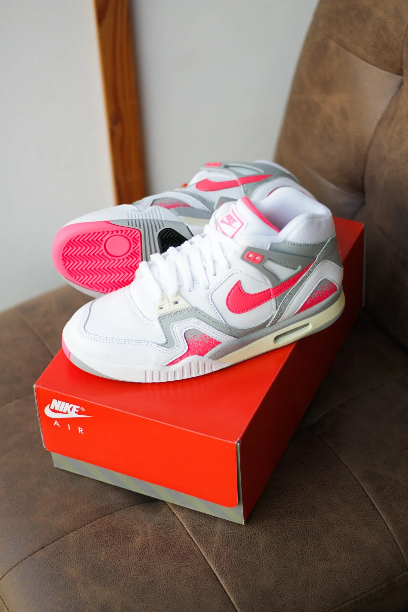 NIKE AIR TECH CHALLENGE 2 "WHITE/RACER PINK-LT SMOKE GREY"