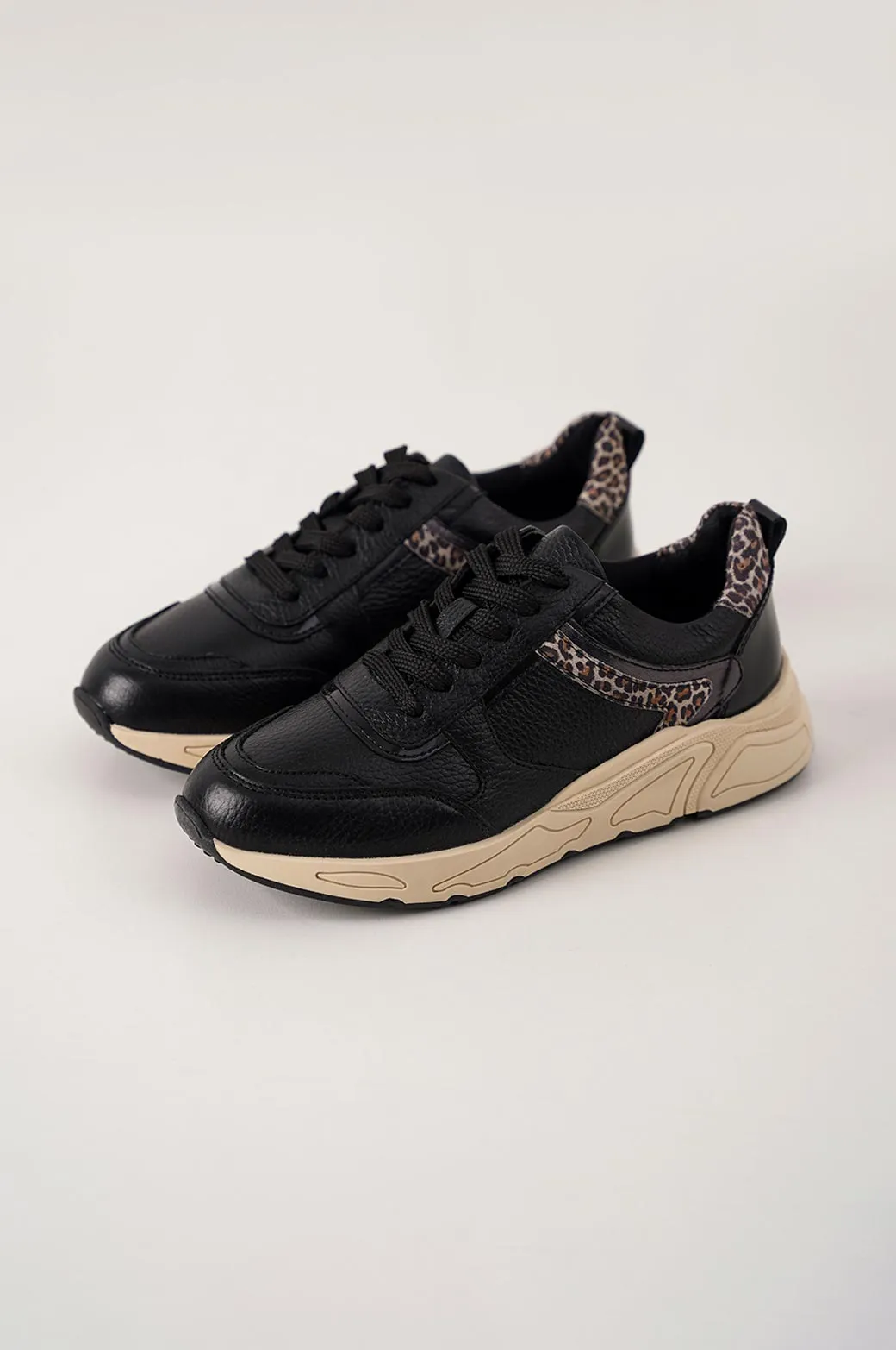SNEAKERS WITH ANIMAL PRINT DETAIL