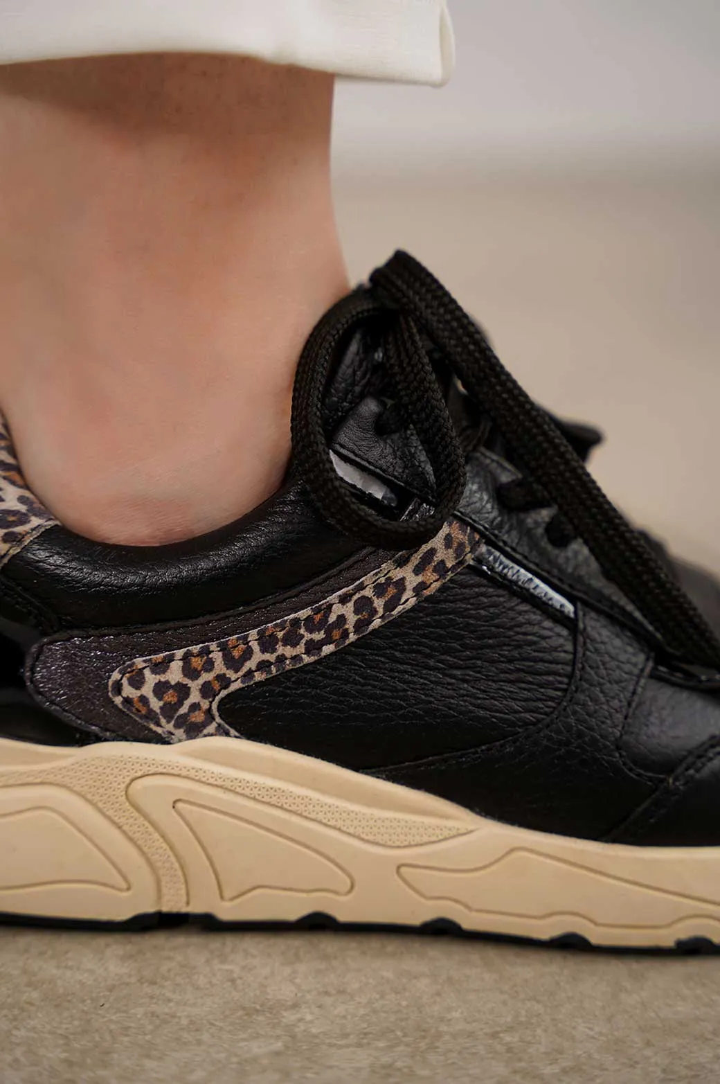 SNEAKERS WITH ANIMAL PRINT DETAIL