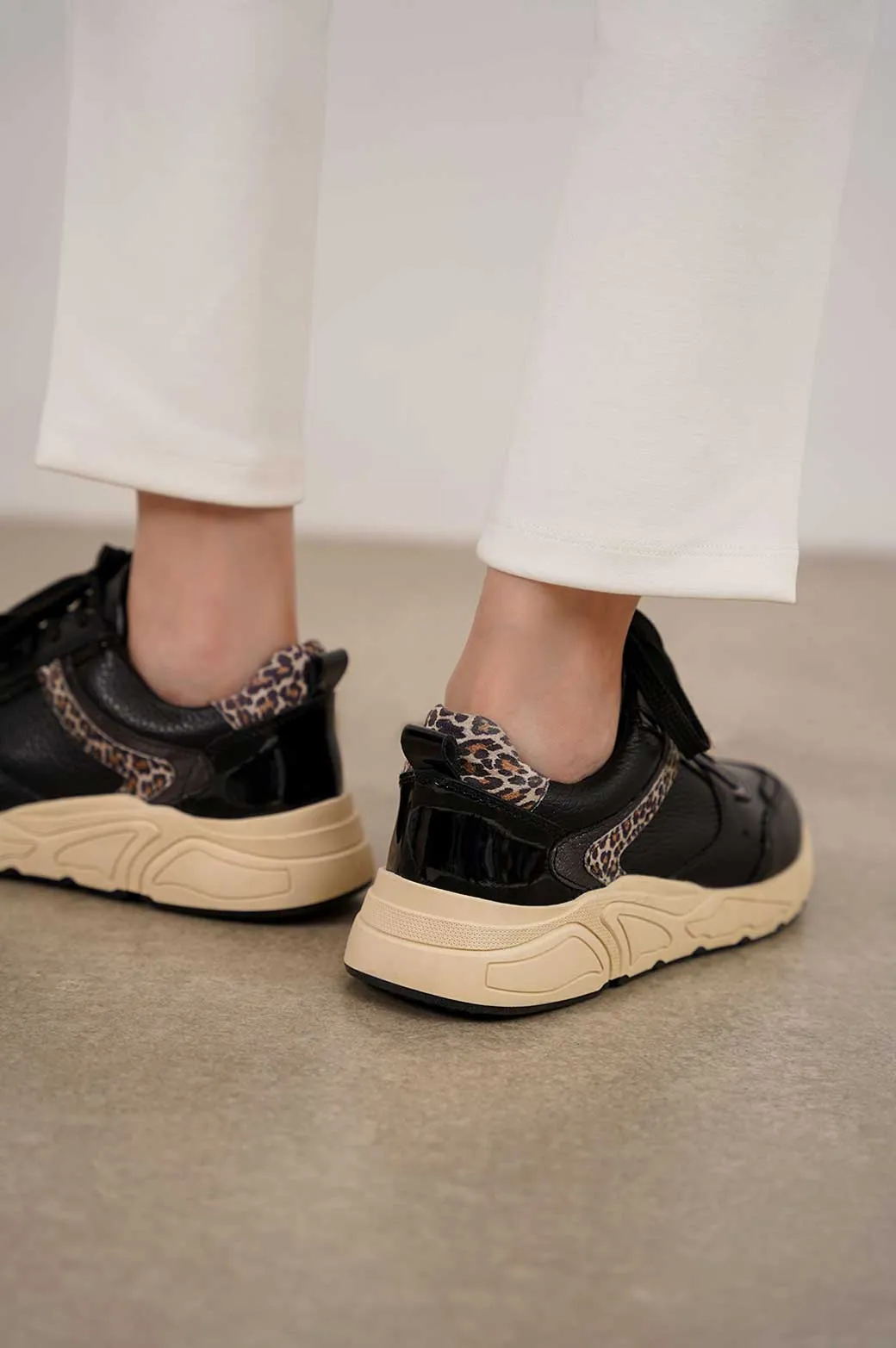 SNEAKERS WITH ANIMAL PRINT DETAIL
