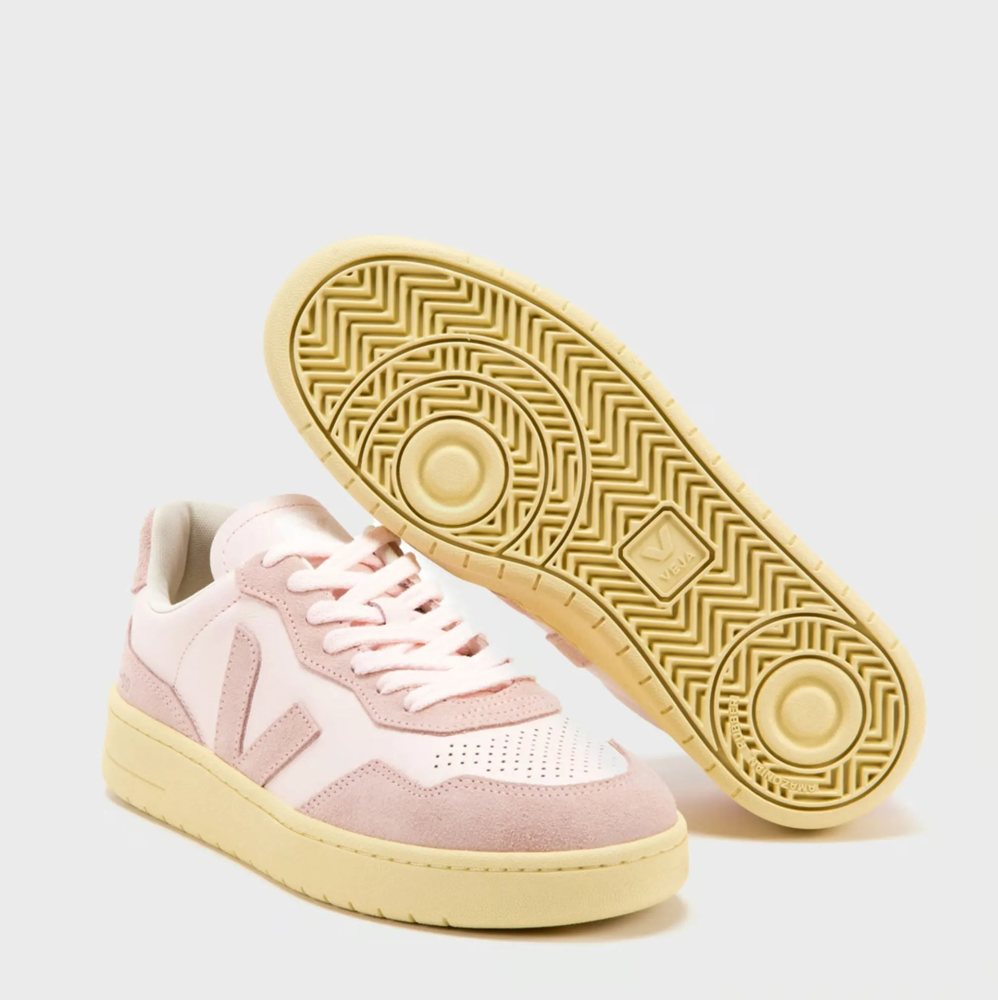 V-90 Sneaker